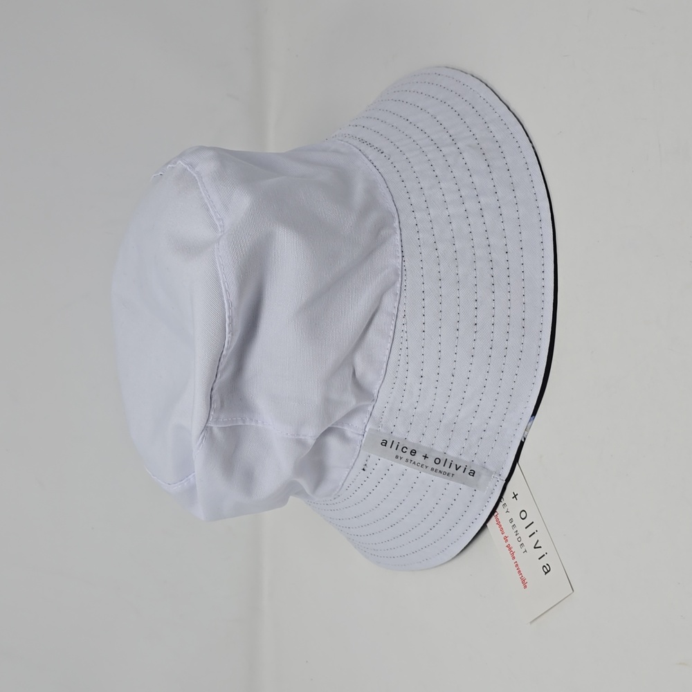 Alice + Olivia Reversible White Black Bucket Hat One Size